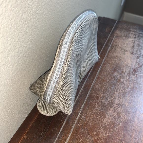 NWOT Stone-Colored Snake Print Makeup Bag *2 for $5* - Picture 4 of 8